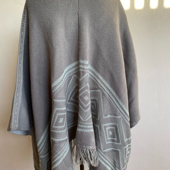 C Apparel PONCHO - Picture 3 of 7
